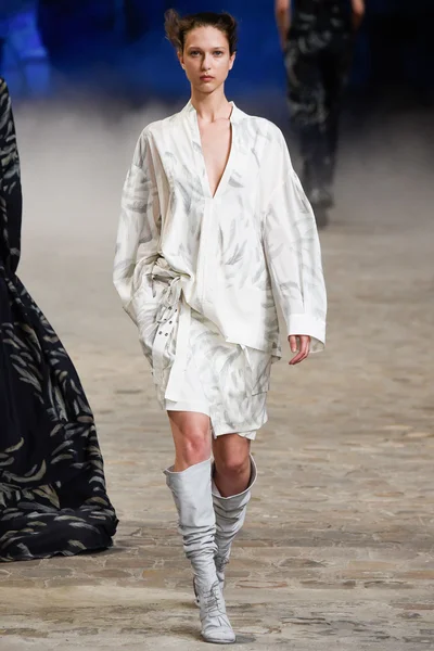 Look 14